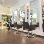 Unternehmen 1 Bild D. MACHTS LOUNGE – MALL OF BERLIN Friseursalons am Berlin BE