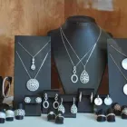 Unternehmen 3 Bild GOLDSCHMUCK ANDREAS - MEGS GOLDSCHMUCK GMBH Schmuck-Dienstleistungen, Uhren-Dienstleistungen, Edelmetallwaren-Dienstleistungen am Berlin BE