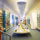 Unternehmen 1 Bild HUGENDUBEL Presse & Bücher am München BY