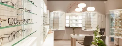 Unternehmen 4 Bild UHREN OPTIK STANGE Ärzte am Bünde NW