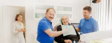 Unternehmen 3 Bild ZAHNARZTPRAXIS ALEXANDER MICHAJLOV UND ARTJOM SAYENKO / ZAHNÄRZTE Ärzte am Berlin BE