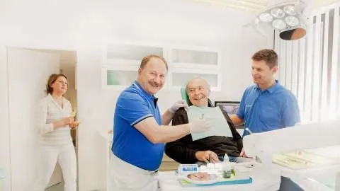 Unternehmen 3 Bild ZAHNARZTPRAXIS ALEXANDER MICHAJLOV UND ARTJOM SAYENKO / ZAHNÄRZTE