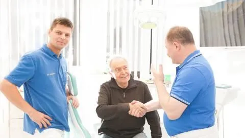 Unternehmen 4 Bild ZAHNARZTPRAXIS ALEXANDER MICHAJLOV UND ARTJOM SAYENKO / ZAHNÄRZTE