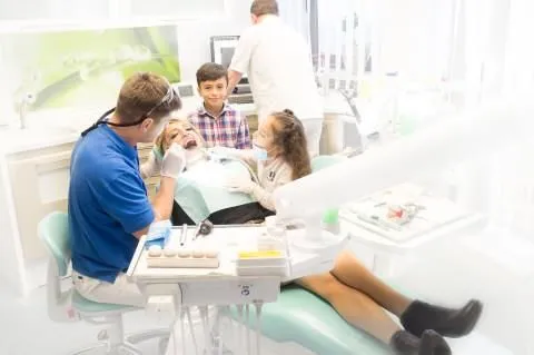 Unternehmen 6 Bild ZAHNARZTPRAXIS ALEXANDER MICHAJLOV UND ARTJOM SAYENKO / ZAHNÄRZTE