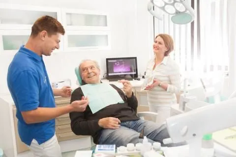 Unternehmen 2 Bild ZAHNARZTPRAXIS ALEXANDER MICHAJLOV UND ARTJOM SAYENKO / ZAHNÄRZTE